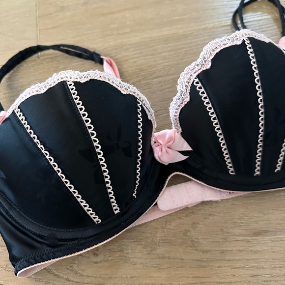 Vintage Victoria's Secret "Sexy Little Things" Clamshell Underwire Bra - Picture 2 of 7